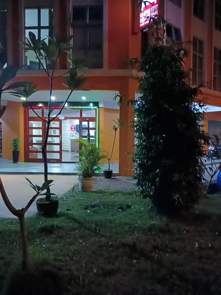 Jam Hotel Kota Warisan Sepang @ Erl Salak Tinggi, Klia 1-2 & F1 Zewnętrze zdjęcie